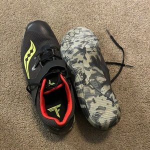 saucony throwing shoes